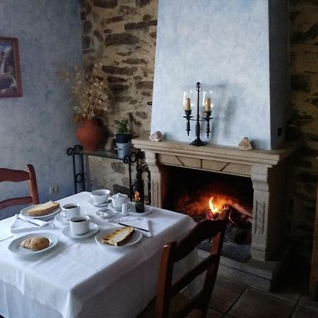 Mesa Del Conde Hotel San Felices de los Gallegos Luaran gambar