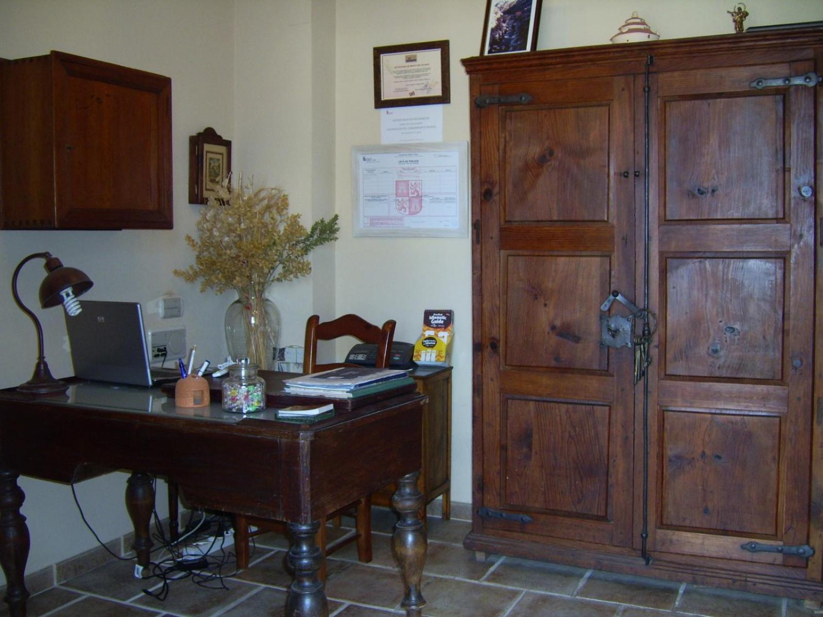 Mesa Del Conde Hotel San Felices de los Gallegos Luaran gambar