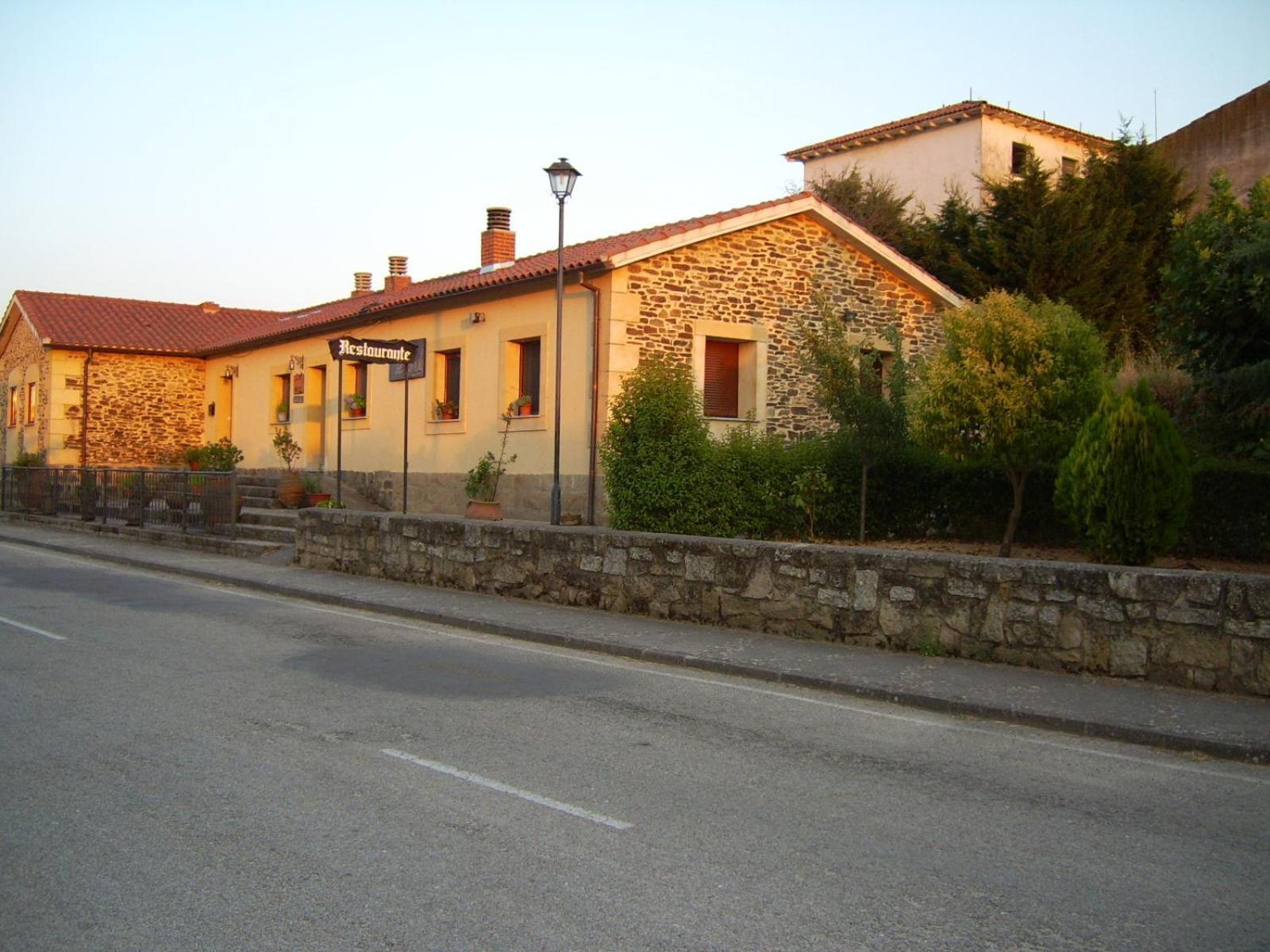 Mesa Del Conde Hotel San Felices de los Gallegos Luaran gambar