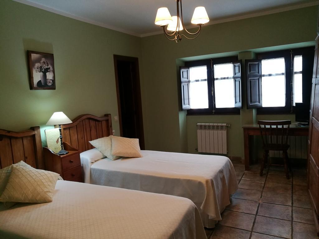 Mesa Del Conde Hotel San Felices de los Gallegos Luaran gambar