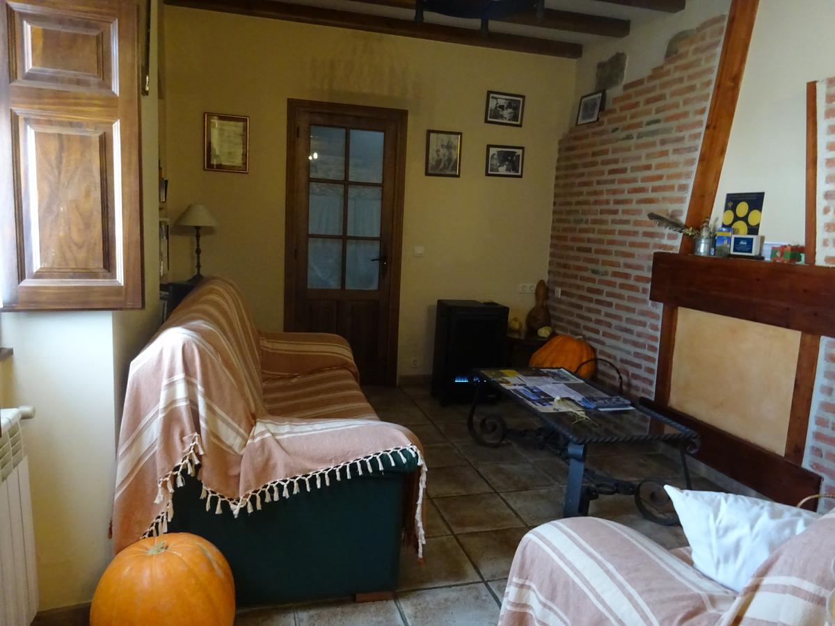 Mesa Del Conde Hotel San Felices de los Gallegos Luaran gambar