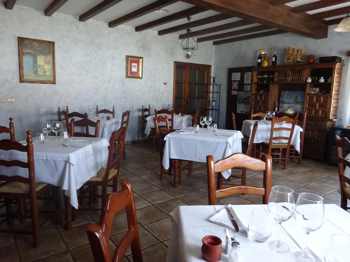 Mesa Del Conde Hotel San Felices de los Gallegos Luaran gambar